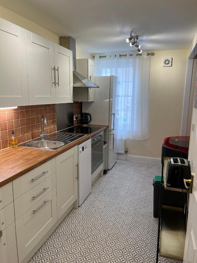 Glastonbury High Street Sanctuary- 2 Bd, Sleeps 4 Екстериор снимка